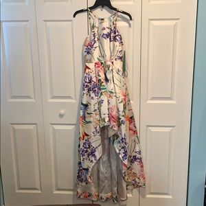 NWT! Satin Floral Hi Lo Dress with Pockets!💋